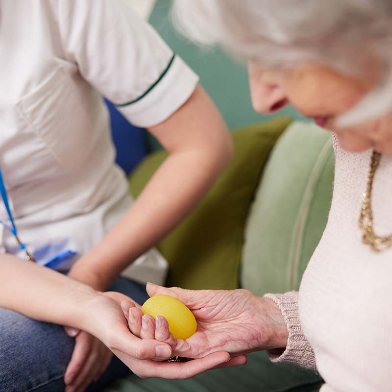 Geriatrische Ergotherapeutische Behandlung in der Ergotherapiepraxis Wassong Mönchengladbach